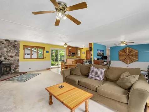 324 Shawnee Drive Carol Stream IL 60188