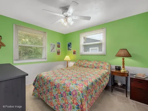 324 Shawnee Drive Carol Stream IL 60188