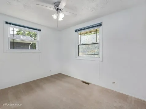 324 Shawnee Drive Carol Stream IL 60188
