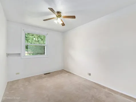 324 Shawnee Drive Carol Stream IL 60188