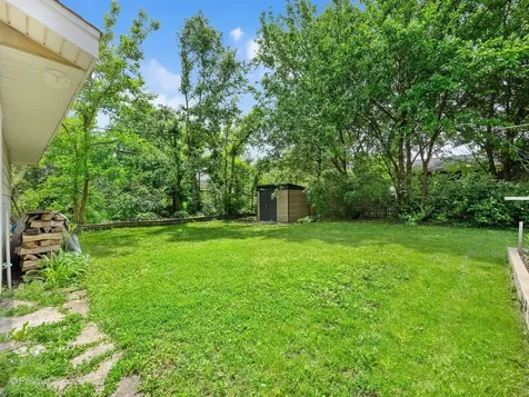 324 Shawnee Drive Carol Stream IL 60188