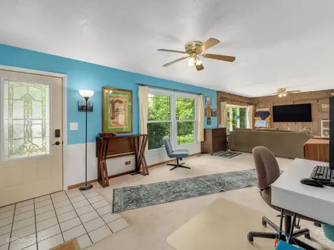 324 Shawnee Drive Carol Stream IL 60188