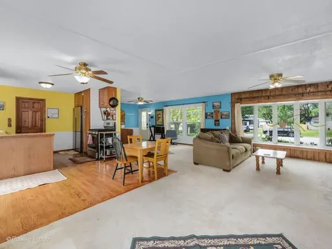 324 Shawnee Drive Carol Stream IL 60188