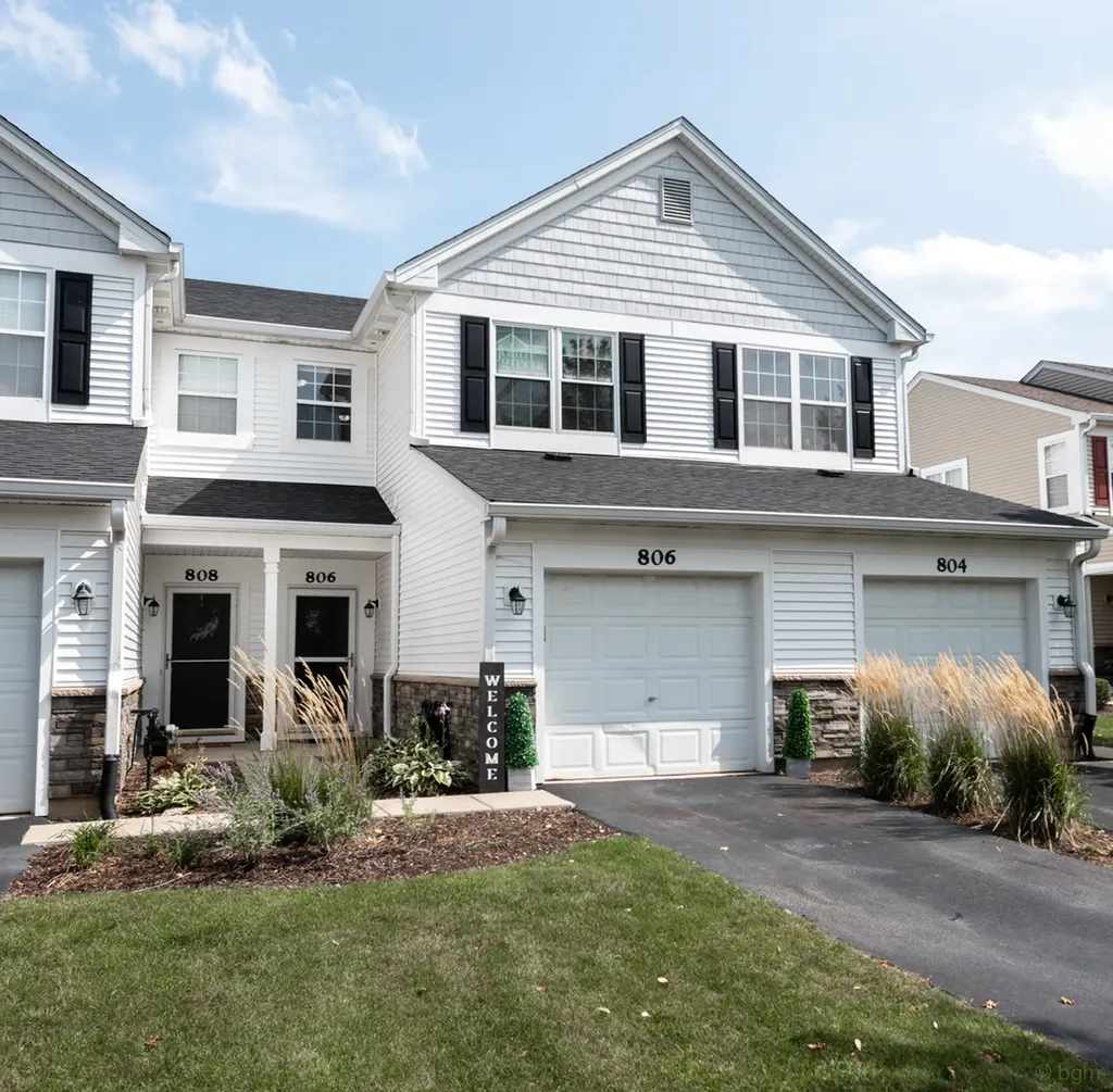 806 Woodewind Drive Naperville IL 60563
