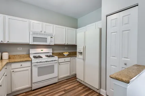 806 Woodewind Drive Naperville IL 60563