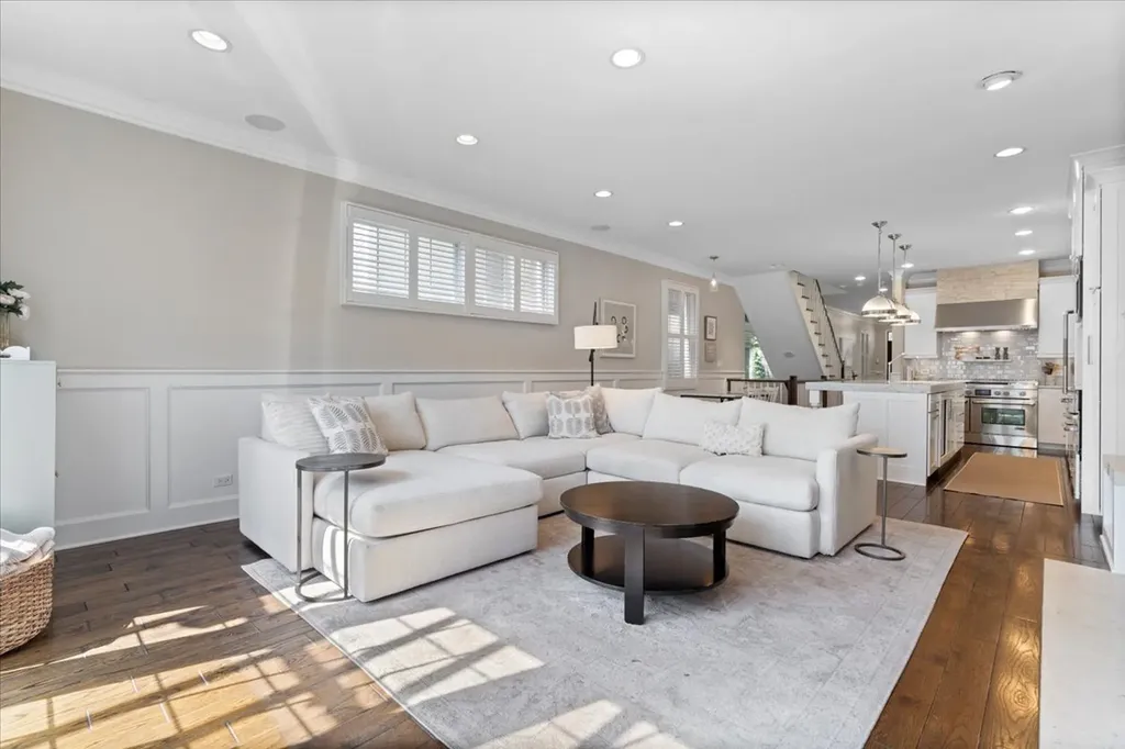 2911 North Racine Avenue Chicago IL 60657