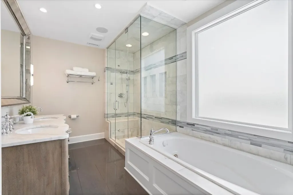 2911 North Racine Avenue Chicago IL 60657