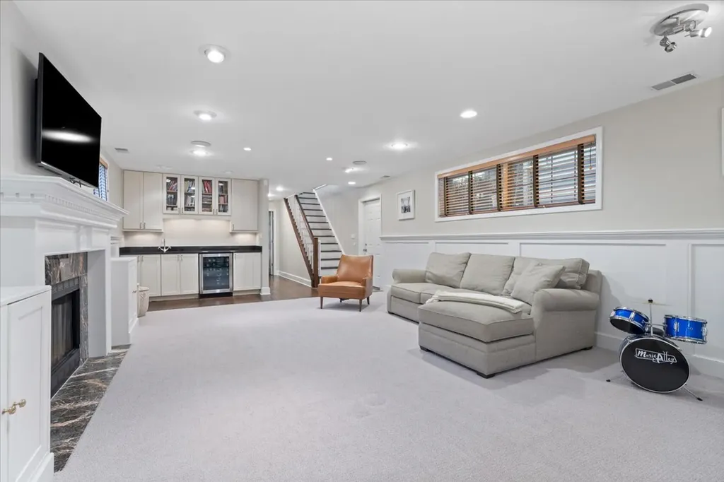 2911 North Racine Avenue Chicago IL 60657