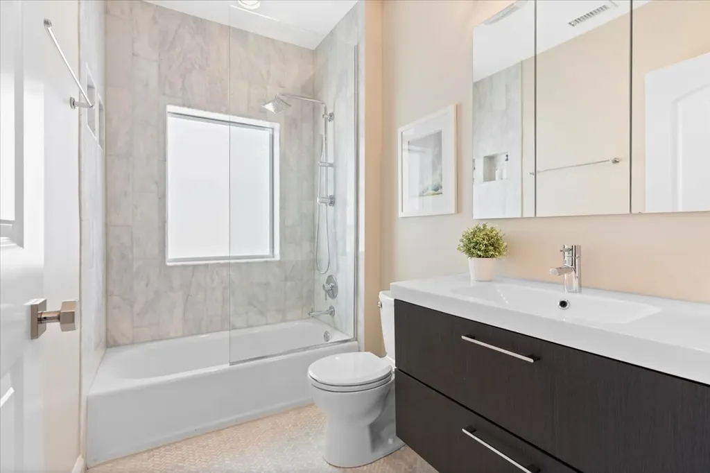 2911 North Racine Avenue Chicago IL 60657
