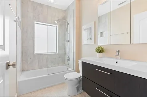 2911 North Racine Avenue Chicago IL 60657
