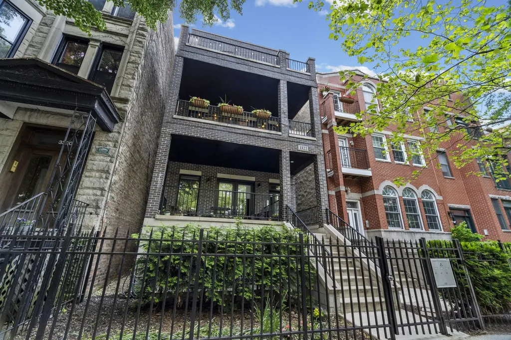 3322 North Kenmore Avenue Chicago IL 60657