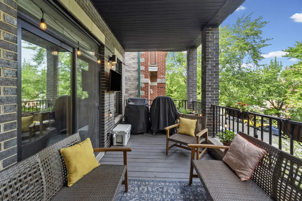 3322 North Kenmore Avenue Chicago IL 60657