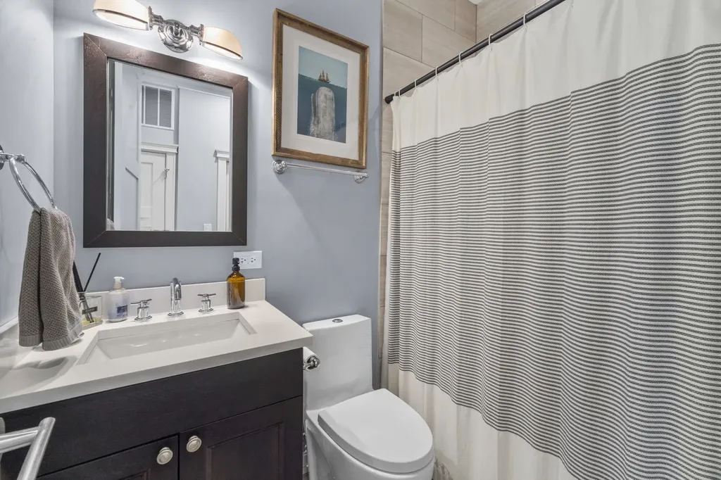 3322 North Kenmore Avenue Chicago IL 60657