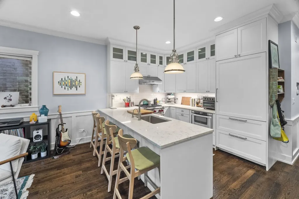 3322 North Kenmore Avenue Chicago IL 60657