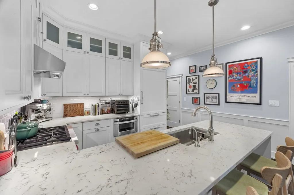 3322 North Kenmore Avenue Chicago IL 60657