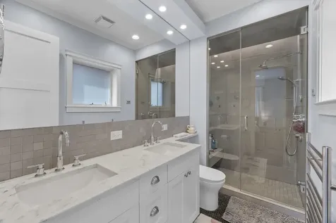 3322 North Kenmore Avenue Chicago IL 60657
