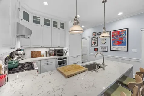3322 North Kenmore Avenue Chicago IL 60657