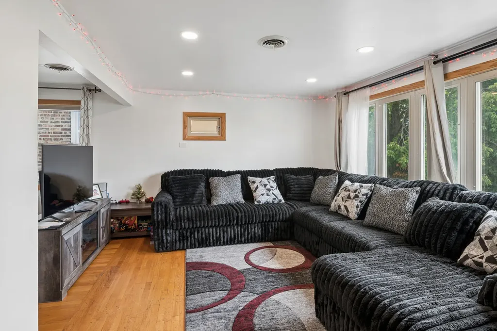 4906 South Kolin Avenue Chicago IL 60632