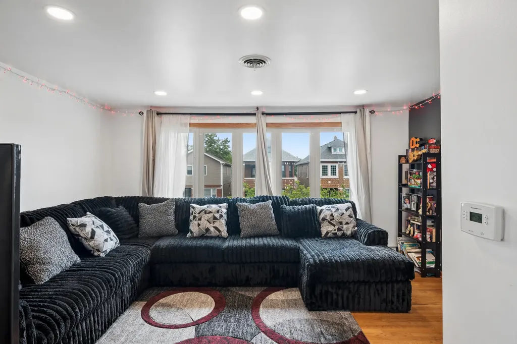 4906 South Kolin Avenue Chicago IL 60632