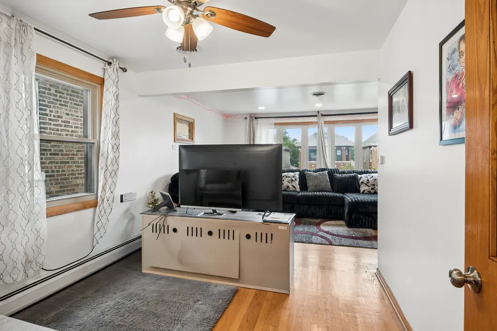 4906 South Kolin Avenue Chicago IL 60632