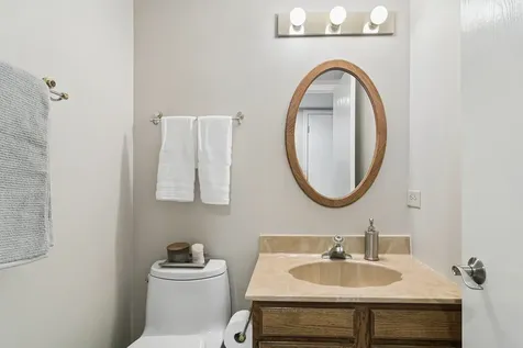 631 Thompson Boulevard Buffalo Grove IL 60089