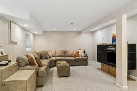 631 Thompson Boulevard Buffalo Grove IL 60089
