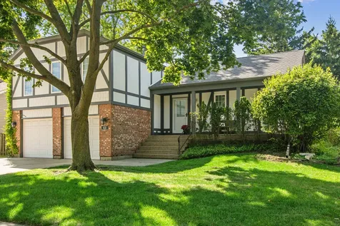631 Thompson Boulevard Buffalo Grove IL 60089
