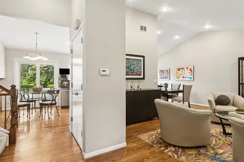 631 Thompson Boulevard Buffalo Grove IL 60089