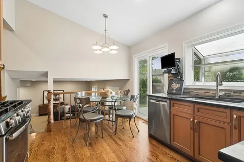 631 Thompson Boulevard Buffalo Grove IL 60089