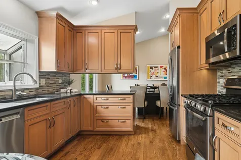 631 Thompson Boulevard Buffalo Grove IL 60089