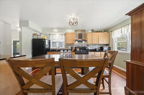 9 Ridge Road Lemont IL 60439
