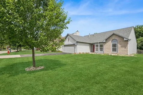 192 Heritage Trail Hainesville IL 60030