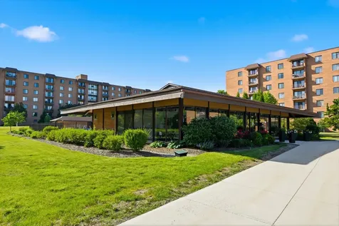 1747 West Crystal Lane Mount Prospect IL 60056