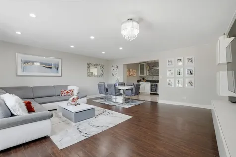 1747 West Crystal Lane Mount Prospect IL 60056