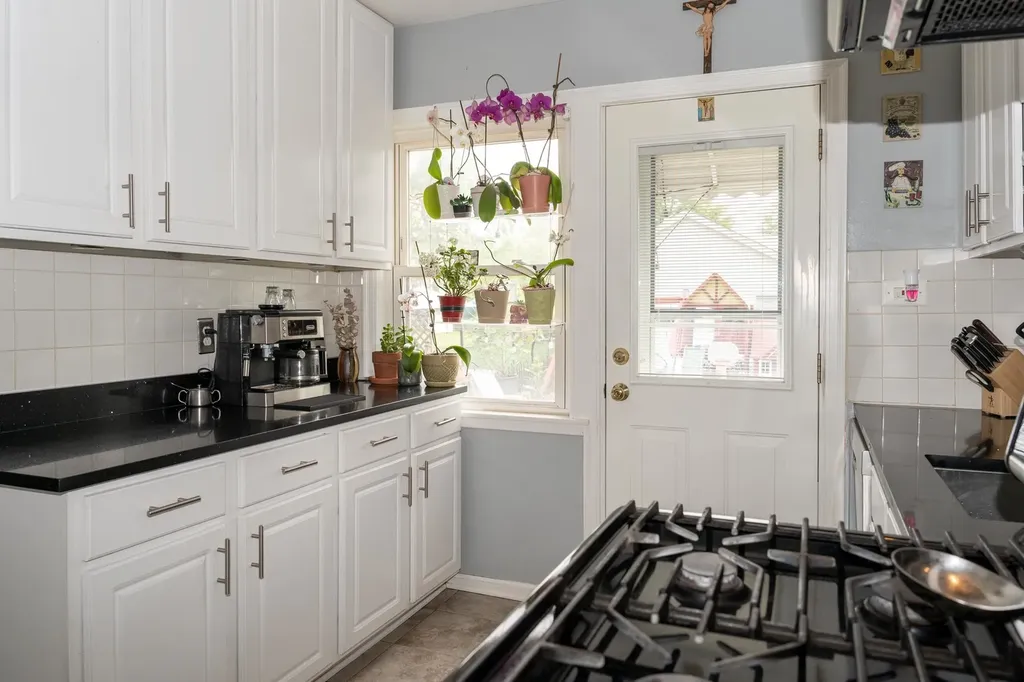 9019 Lincoln Avenue Brookfield IL 60513