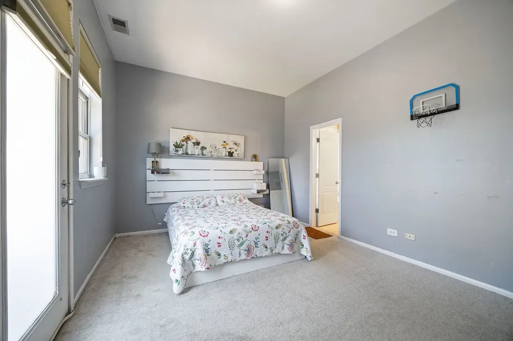 6225 South Kenwood Avenue Chicago IL 60637