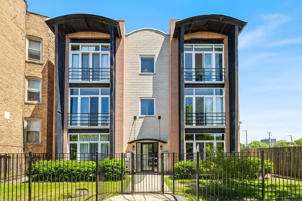 6225 South Kenwood Avenue Chicago IL 60637
