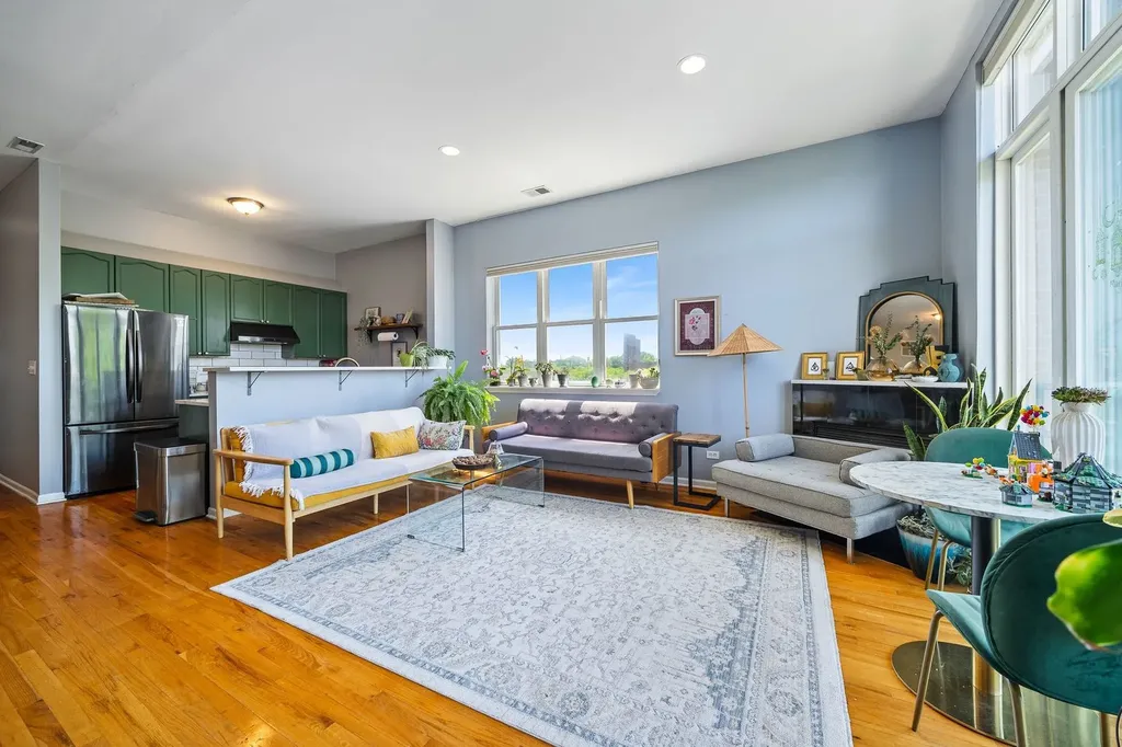 6225 South Kenwood Avenue Chicago IL 60637
