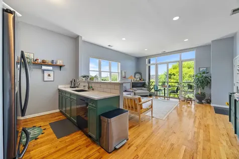 6225 South Kenwood Avenue Chicago IL 60637