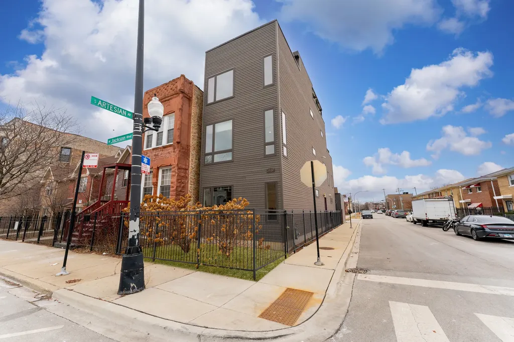 2437 West Jackson Boulevard Chicago IL 60612