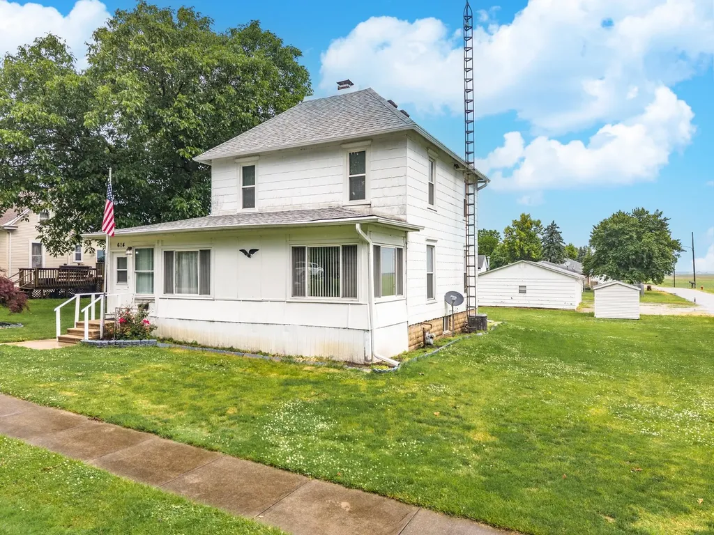 614 East Ash Street Chatsworth IL 60921