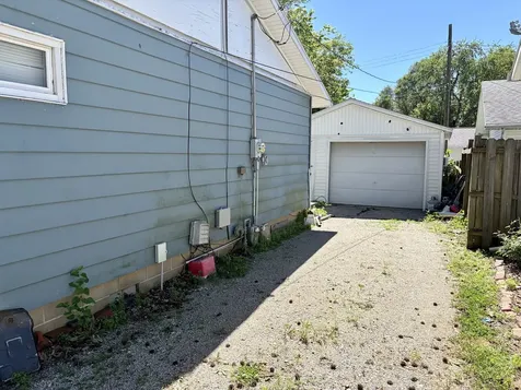 105 South Miller Street Clinton IL 61727
