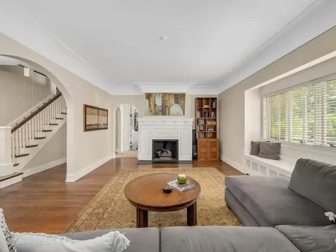 160 North Elmwood Avenue Oak Park IL 60302
