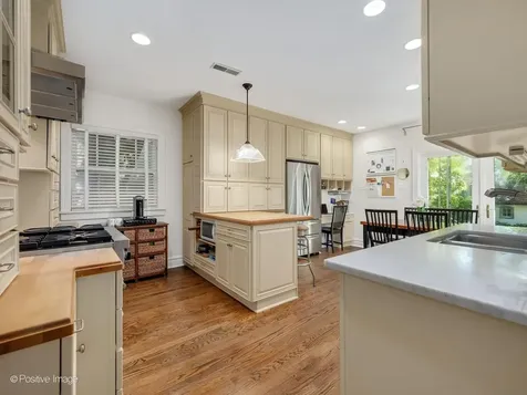 160 North Elmwood Avenue Oak Park IL 60302