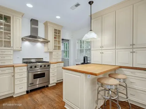 160 North Elmwood Avenue Oak Park IL 60302