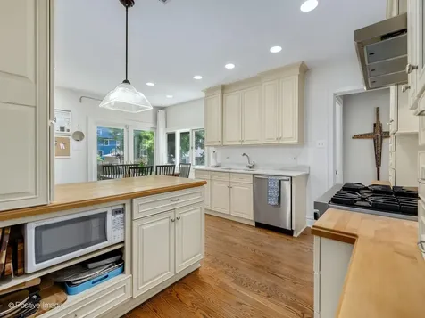 160 North Elmwood Avenue Oak Park IL 60302