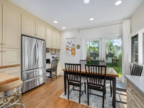 160 North Elmwood Avenue Oak Park IL 60302