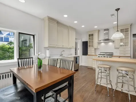 160 North Elmwood Avenue Oak Park IL 60302