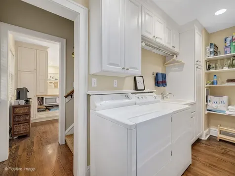160 North Elmwood Avenue Oak Park IL 60302