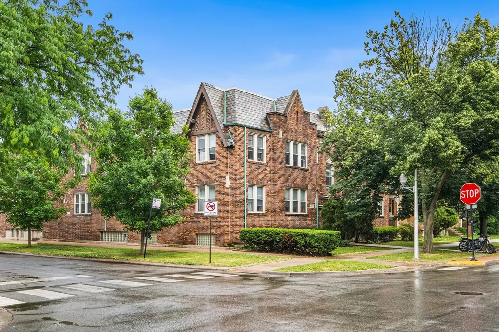 4357 West George Street Chicago IL 60641
